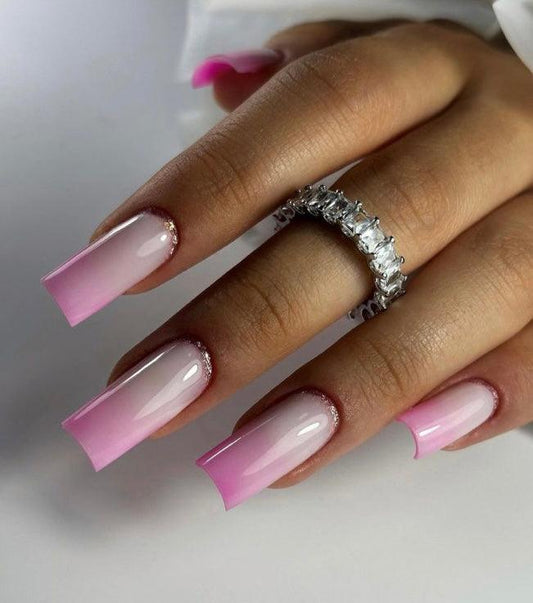 Comment Retirer une Manucure Semi-Permanente ou en Gel Sans Abîmer Vos Ongles